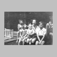 011-1005 Wernigerode am Harz 1946. Die Familie von Frantzius noch ohne Vater..jpg
